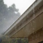 Regen-Hausdach-Dachrinne