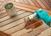 Behandlung von Holzdielen auf der Terrasse